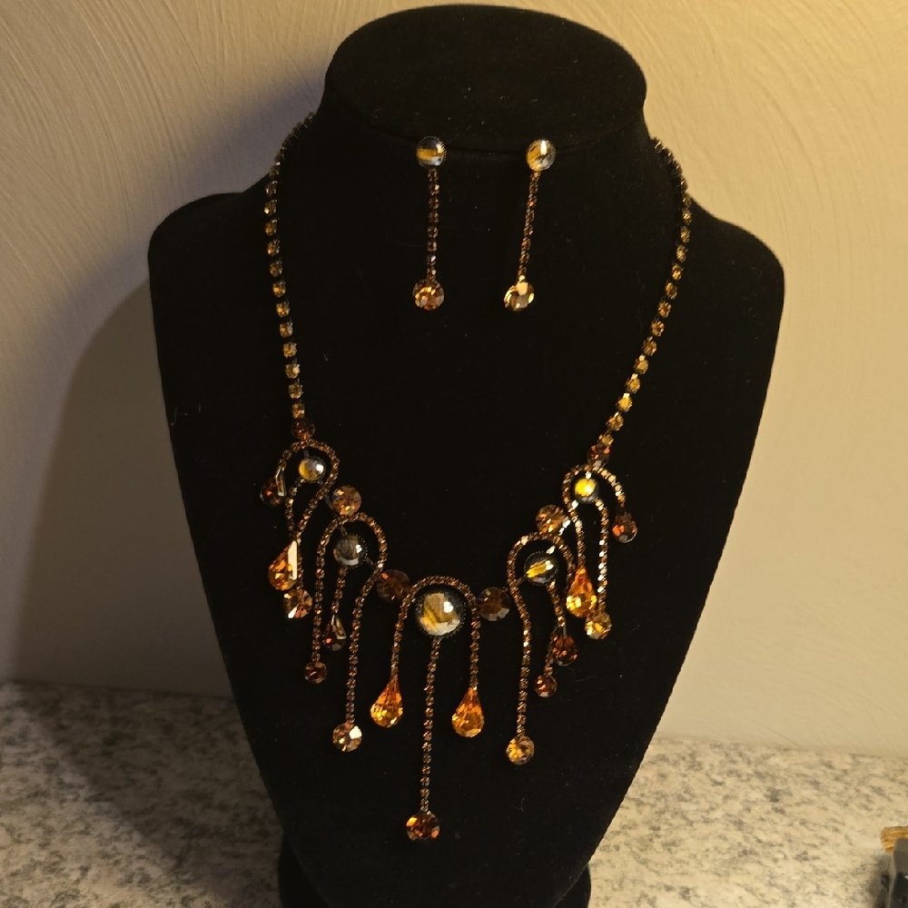 Elegant Necklace and Earring Set.